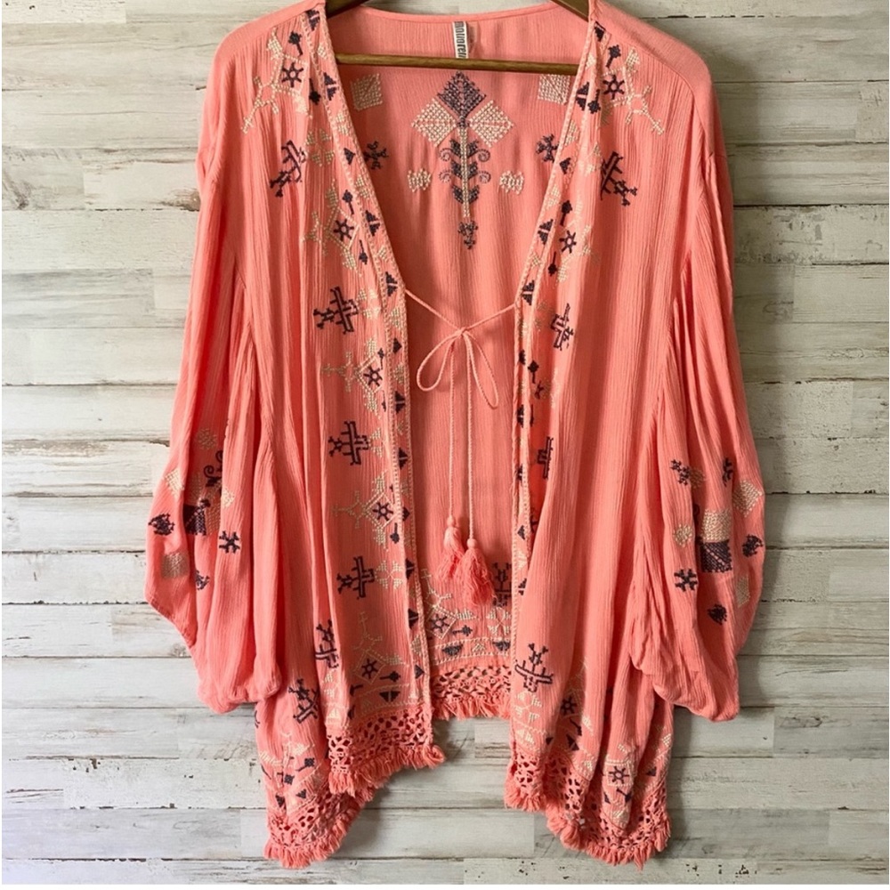 Boutique Monoreno Coral Embroidered Kimono XL
